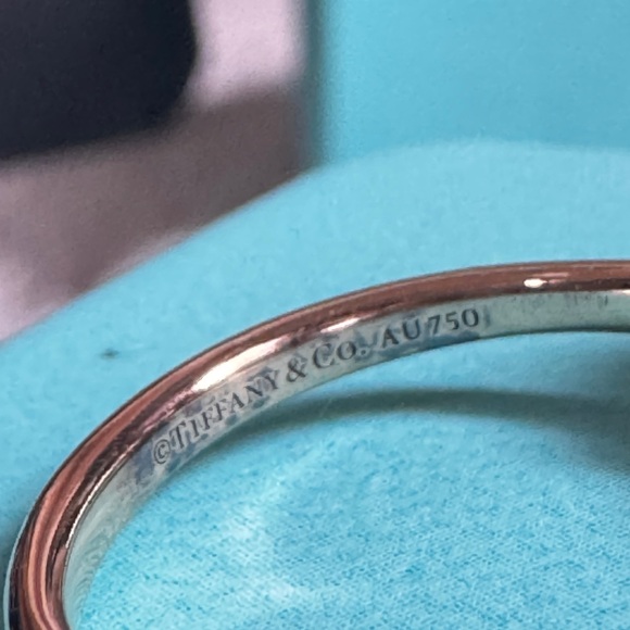 Tiffany & Co Retired and HTF Moonstone 18k RH Ring - Picture 7 of 17